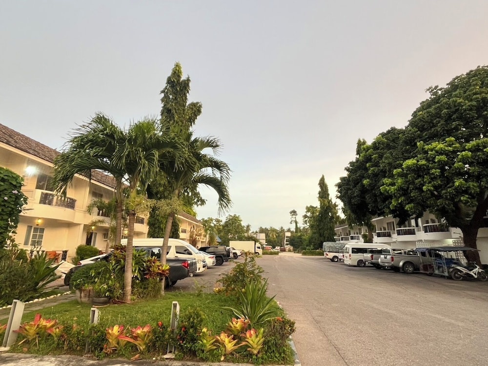 Bang Saphan Resort Hotel 42/50
