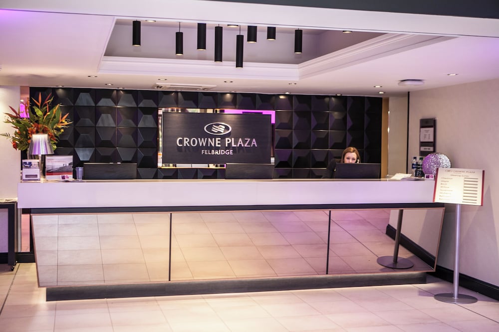 Elite Venue Selection Felbridge - Gatwick 11/75