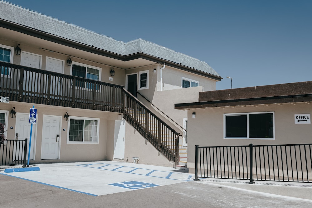 Sea Air Inn and Suites Downtown Morro Bay 2/50