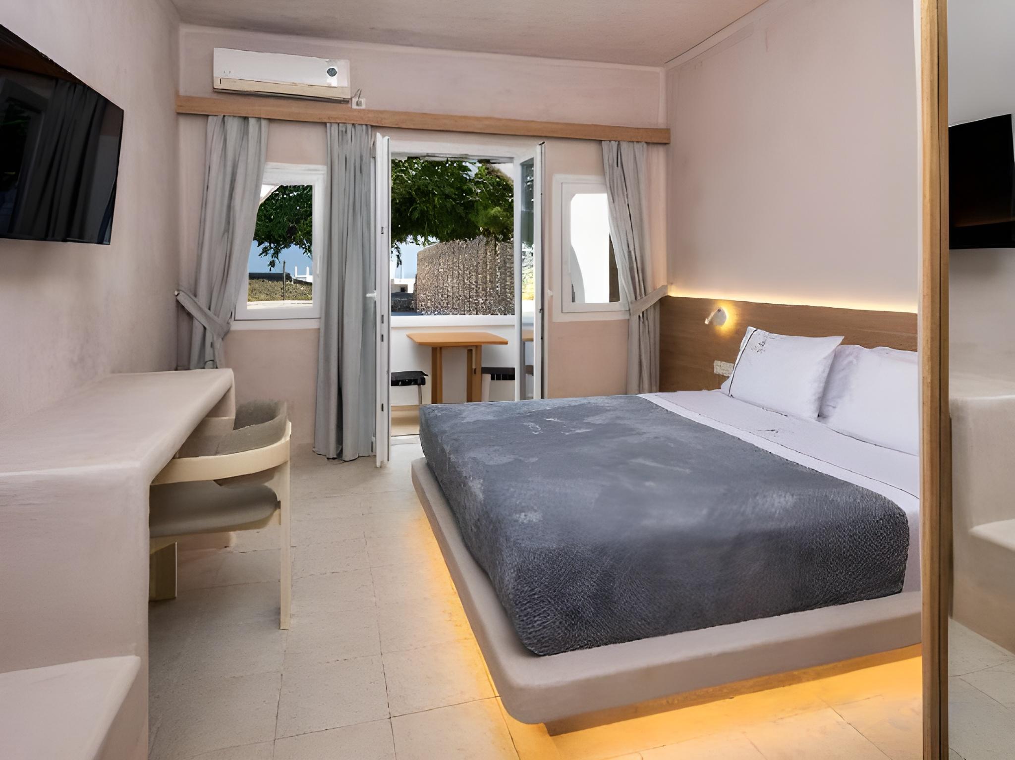 Elegant, Family Suite, Pool or Sea View