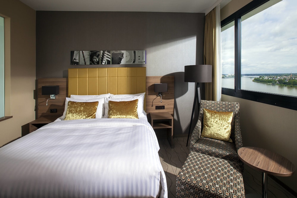 BONN MARRIOTT HOTEL 15/68