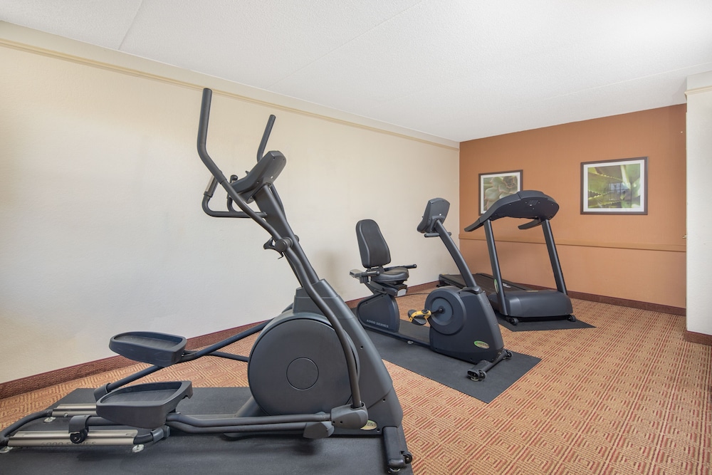 Budget Inn and Suite Atlanta Marietta Stadium 14/22