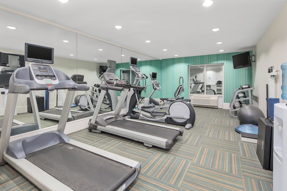 Holiday Inn Express Hotel And Suites Greenville I 85 Woodruff Rd 36/72