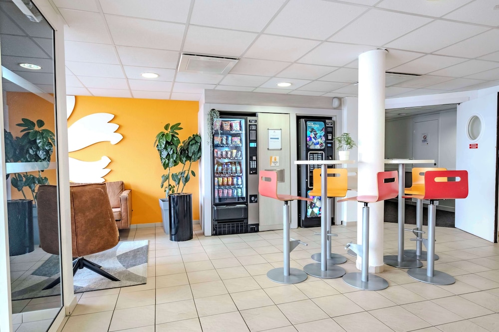 PREMIERE CLASSE HOTEL ROISSY - AEROPORT CDG - LE MESNIL AMELOT 45/61