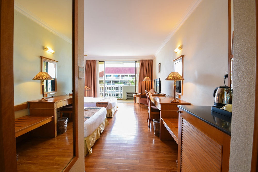 ANGKOR CENTURY RESORT AND SPA 70/78