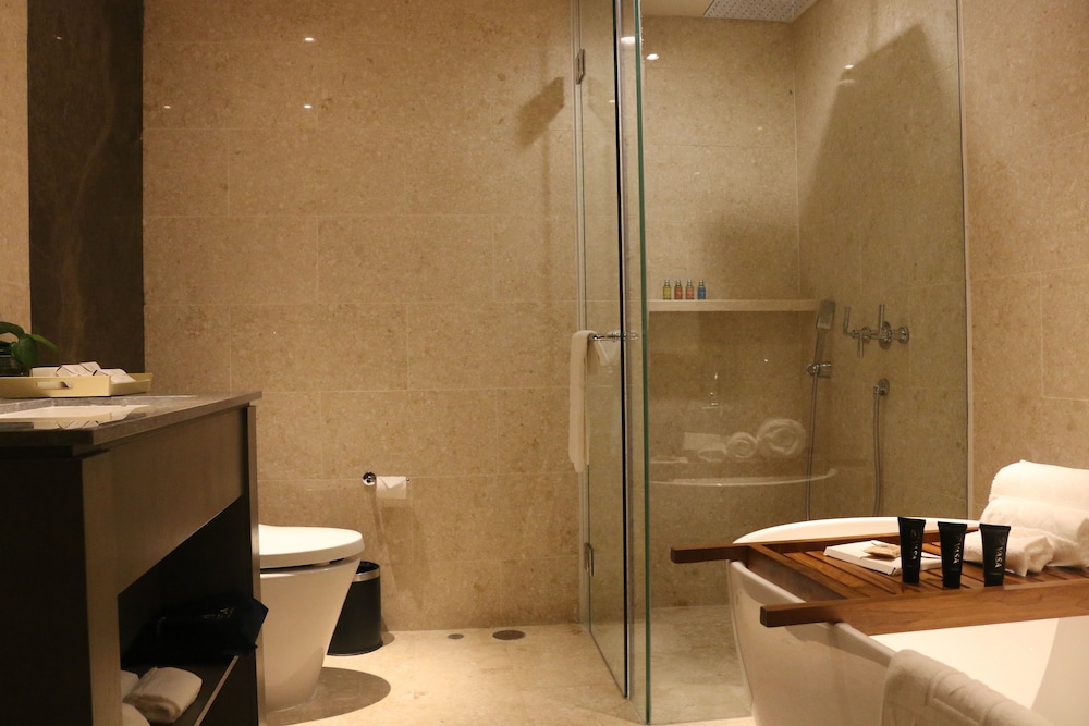 Vasa Hotel Surabaya 80/84