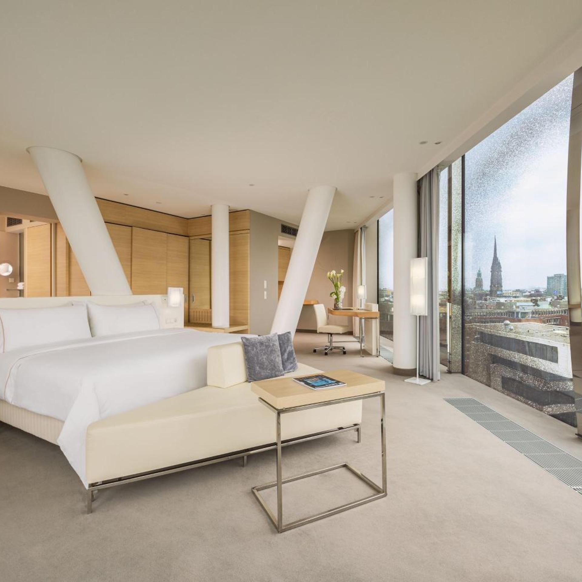 Horizon, Junior Suite, King Bed, City View