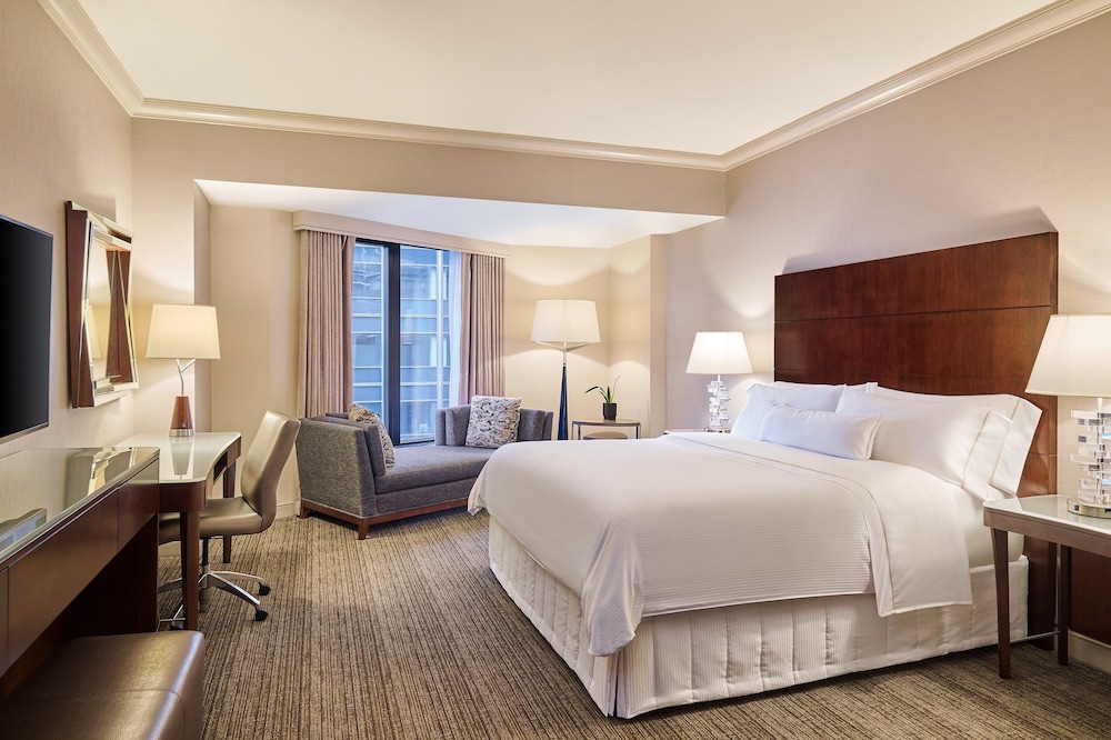 Westin Chicago River North 6/56