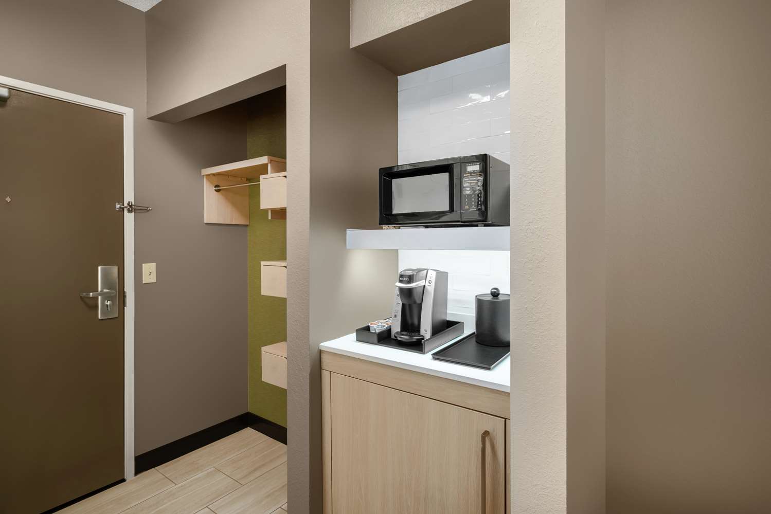King Room with Roll-In Shower - Mobility/Hearing Accessible