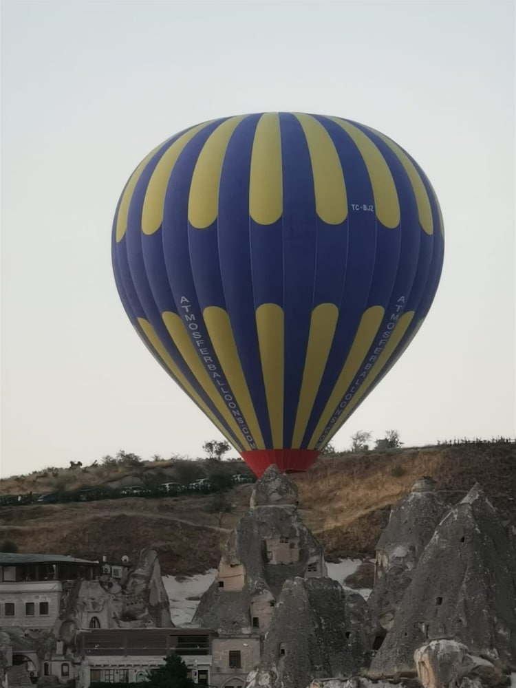 Falcon Cave Suites 2/49