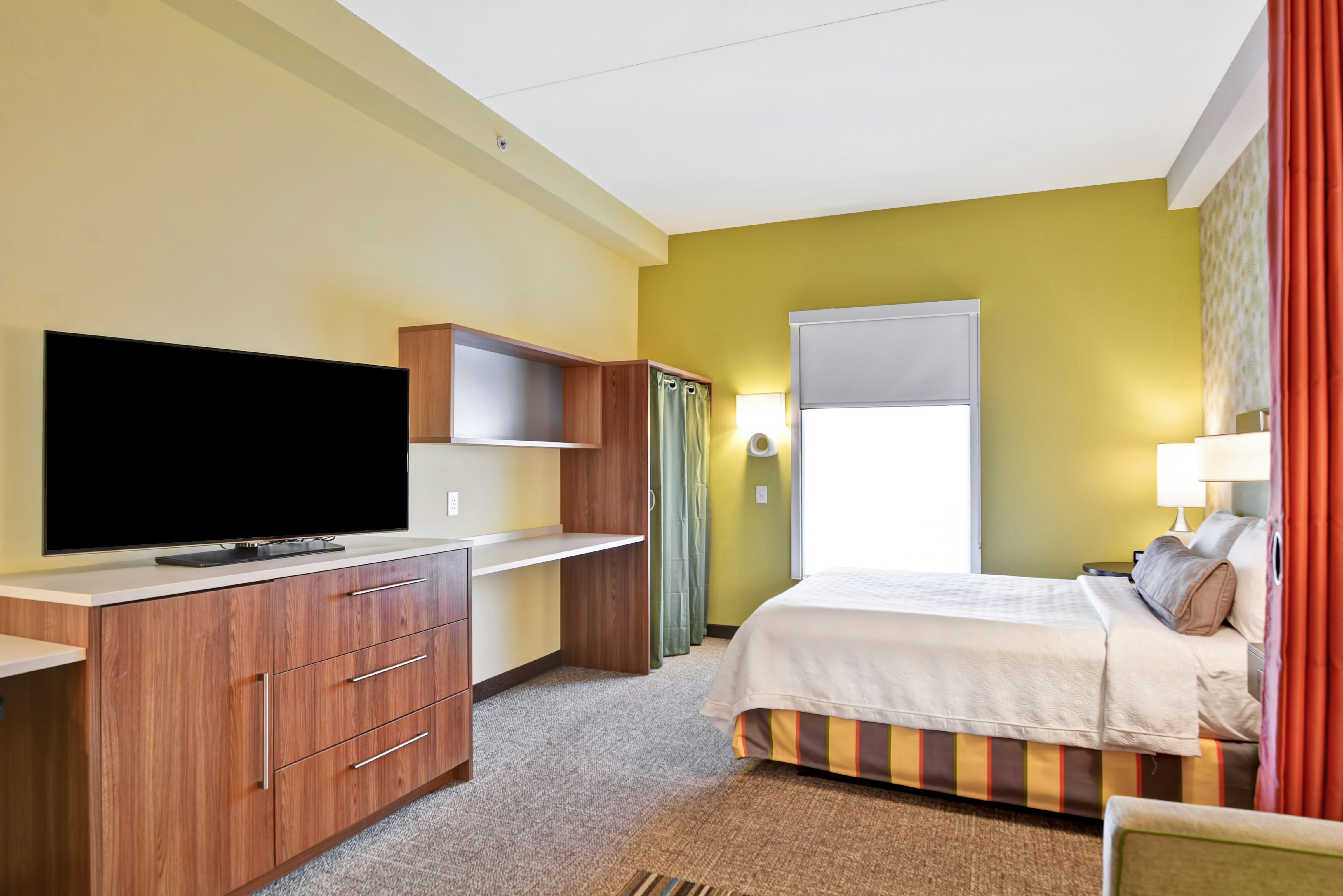 STUDIO, QUEEN BED, ACCESSIBLE