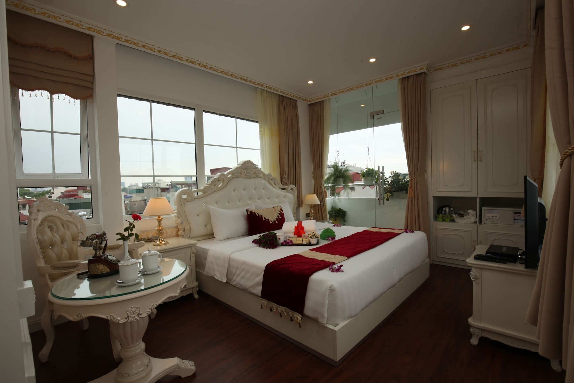 ROOF TOP, DELUXE, DOUBLE OR TWIN BED