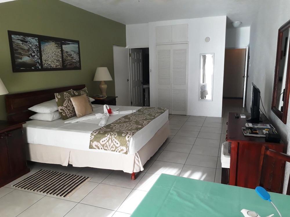 Sunswept Beach Hotel 3/44