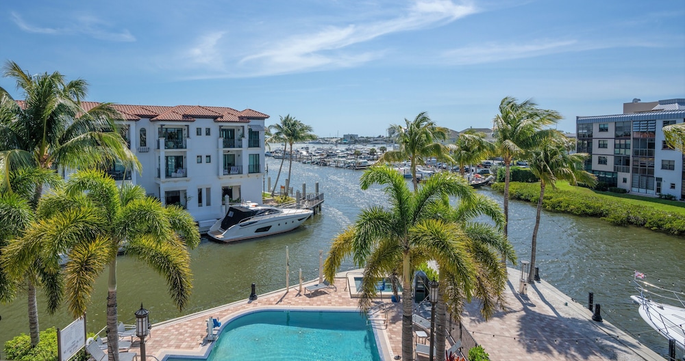 Naples Bay Resort