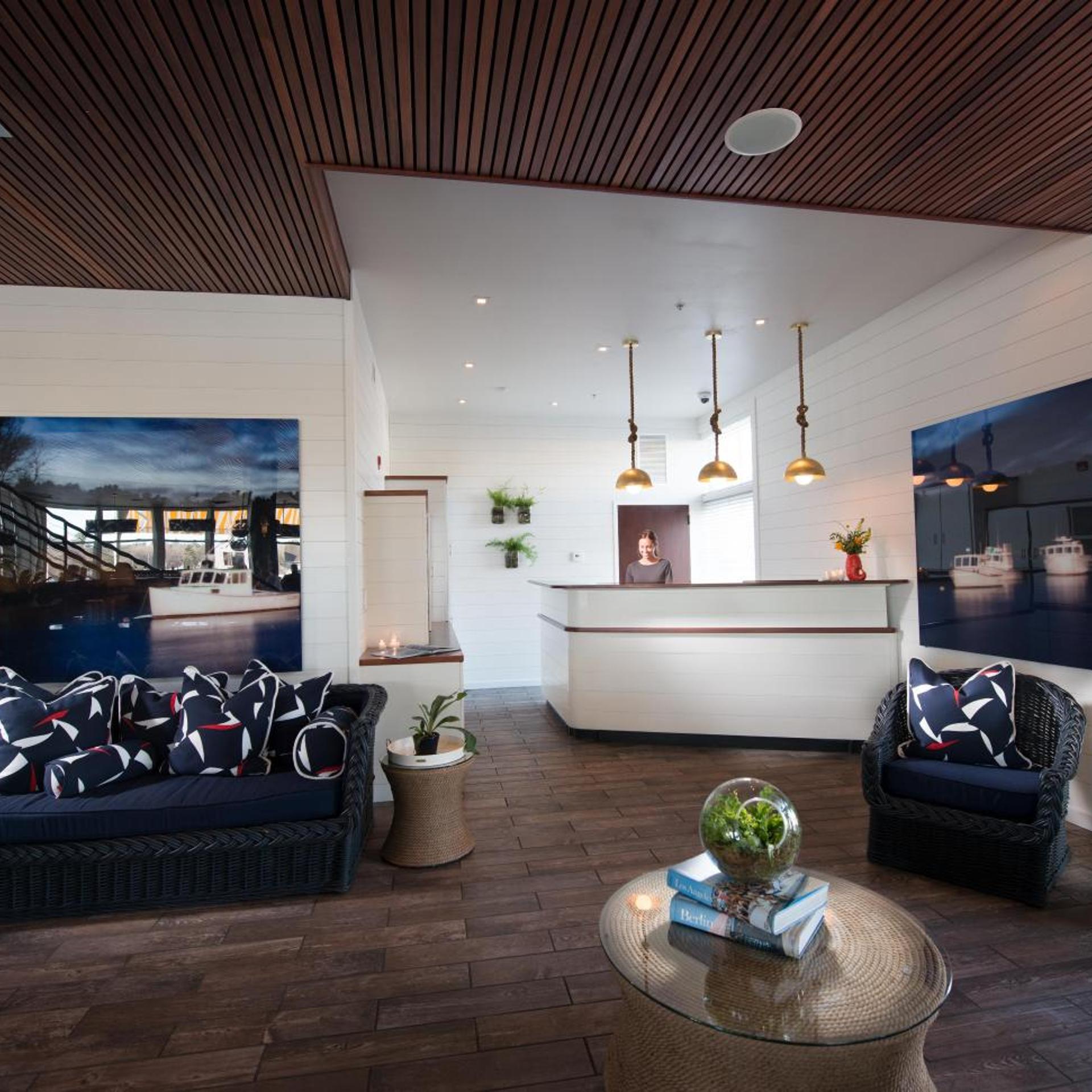 The Boathouse Waterfront Hotel 34/55