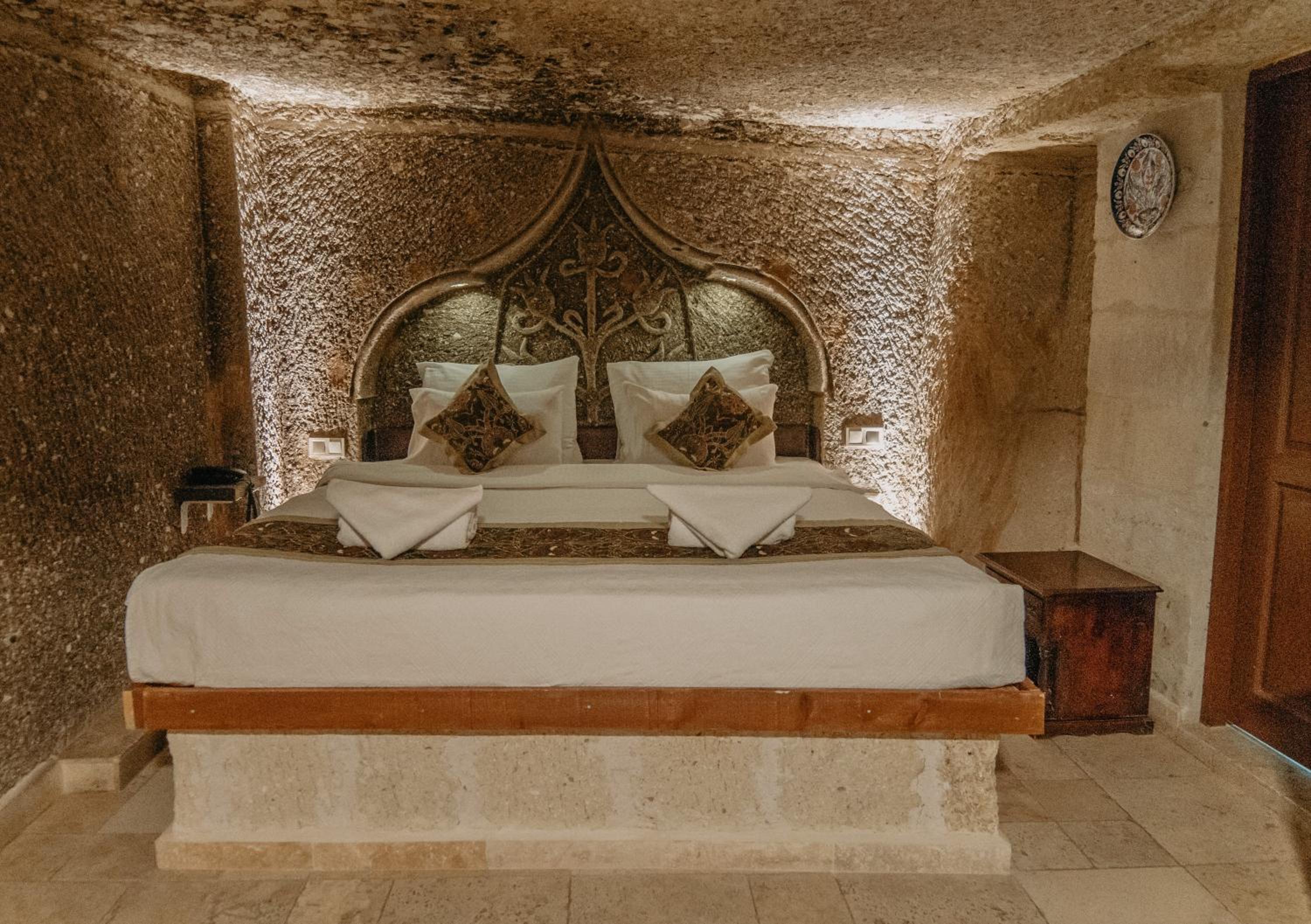 Cave, Deluxe, Double Bed