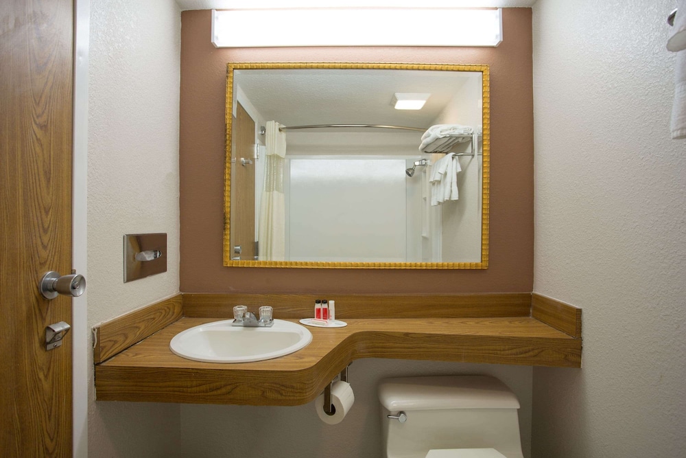 Travelodge By Wyndham Wytheville 23/43