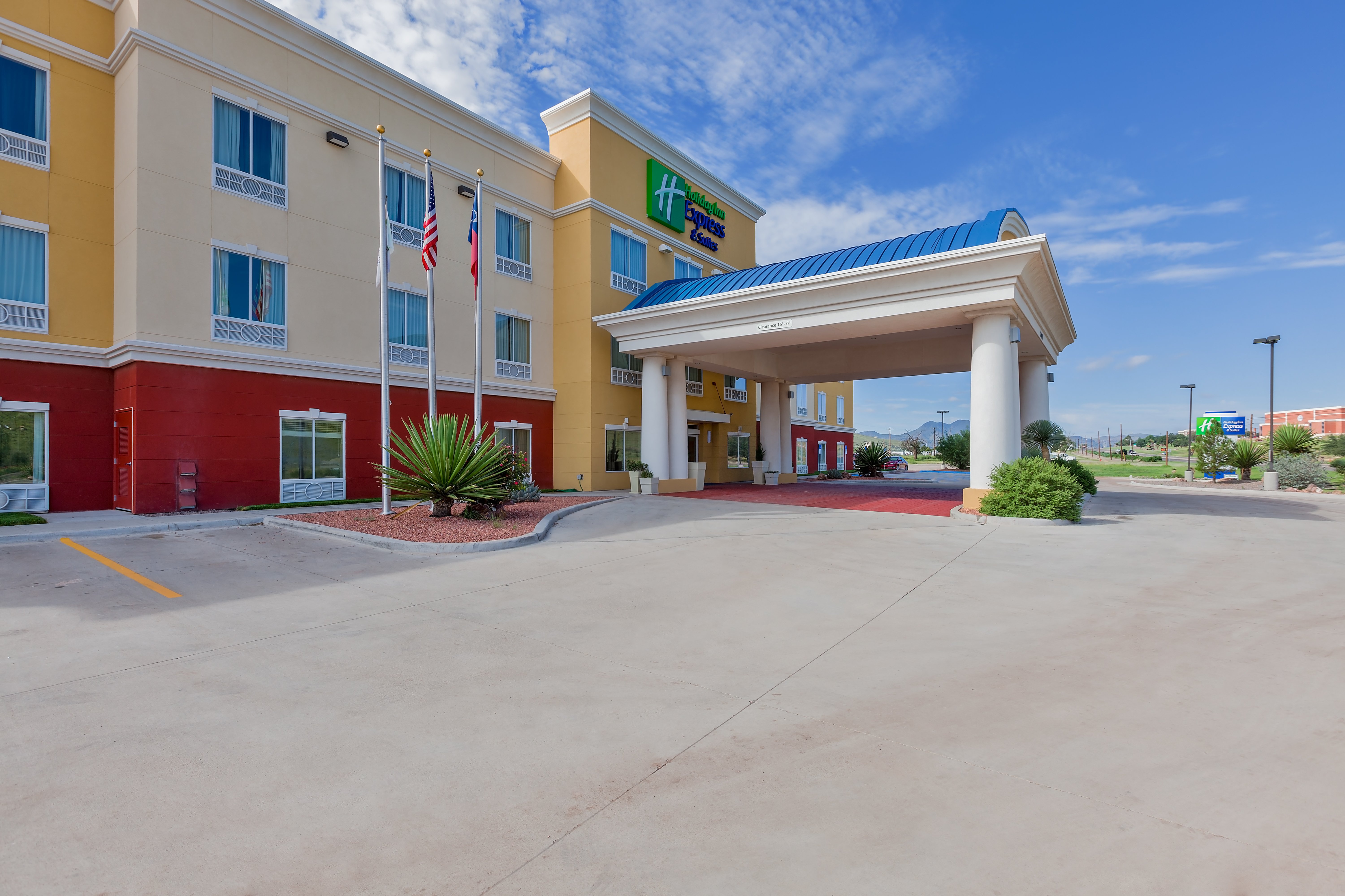 Holiday Inn Express Hotel And Suites Alpine Southeast 48/53