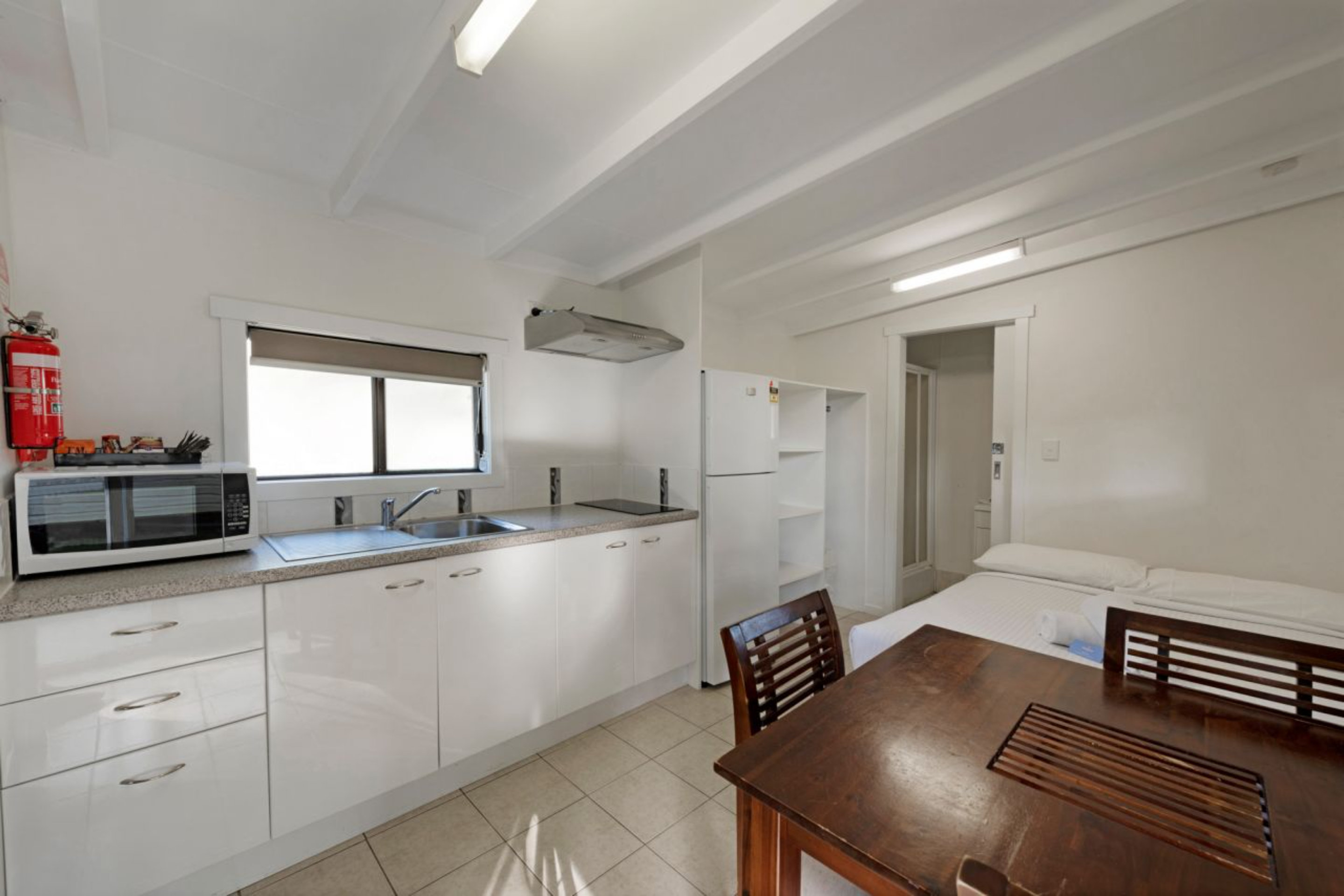 ECONOMY, STUDIO, CABIN
