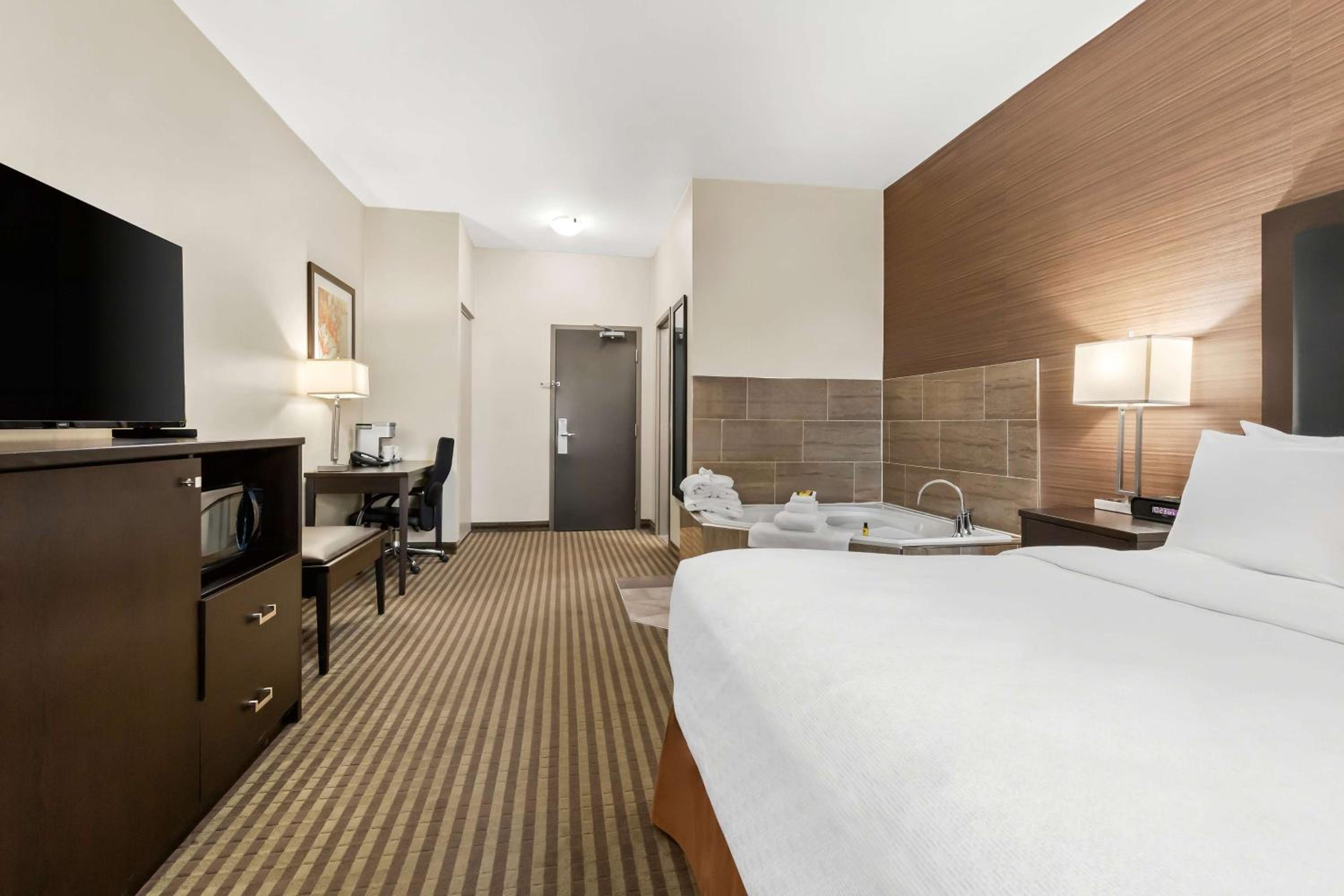 Suite, King Bed, Hot Tub