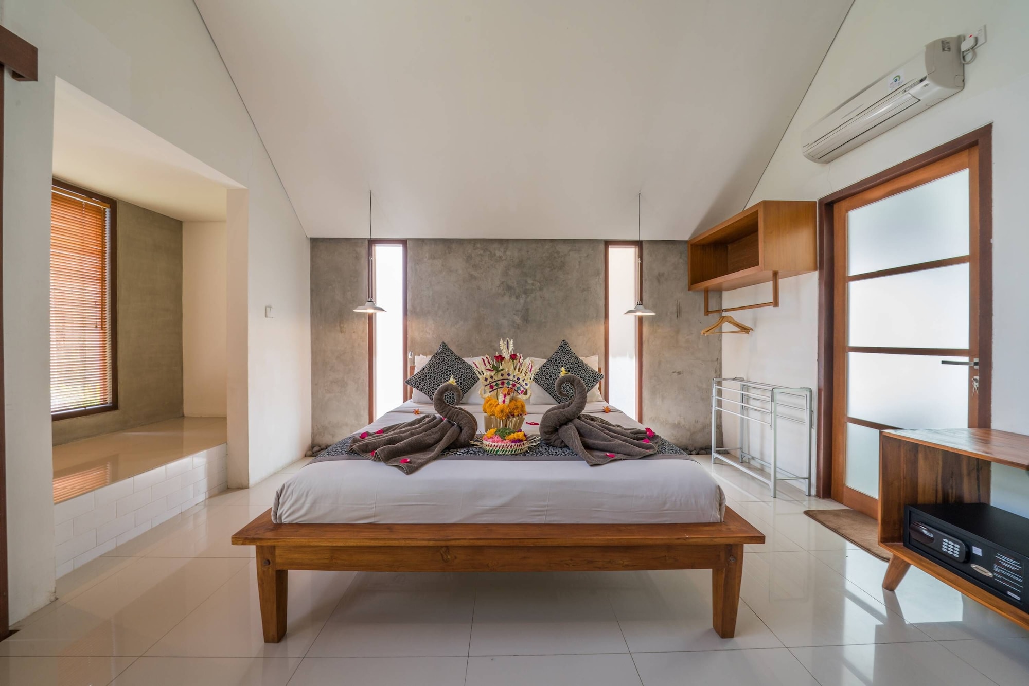 Deluxe, King Bed