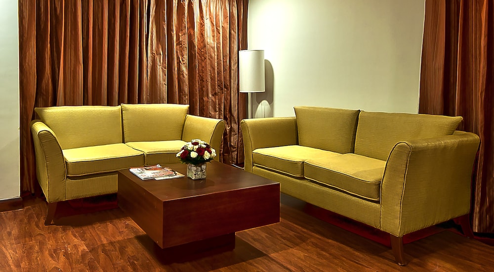 The Golden Plaza Hotel Spa 16/35