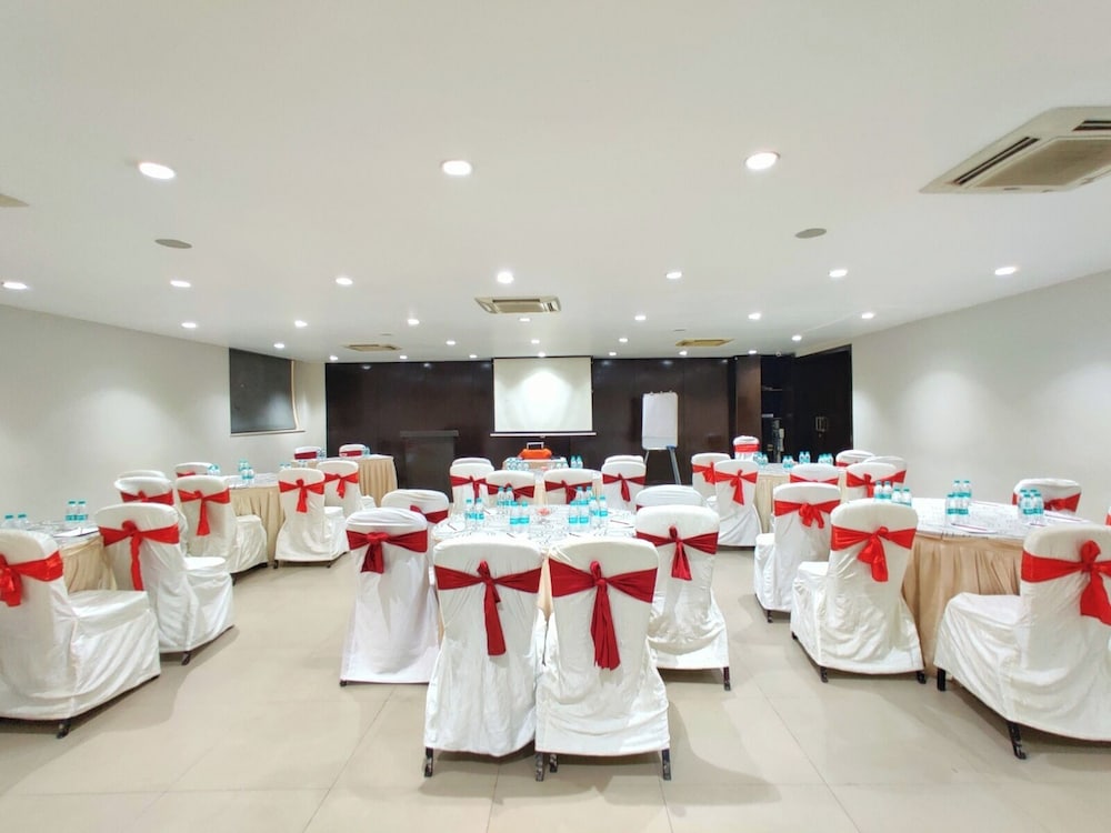 Citrus Hotels Lonavala 24/47