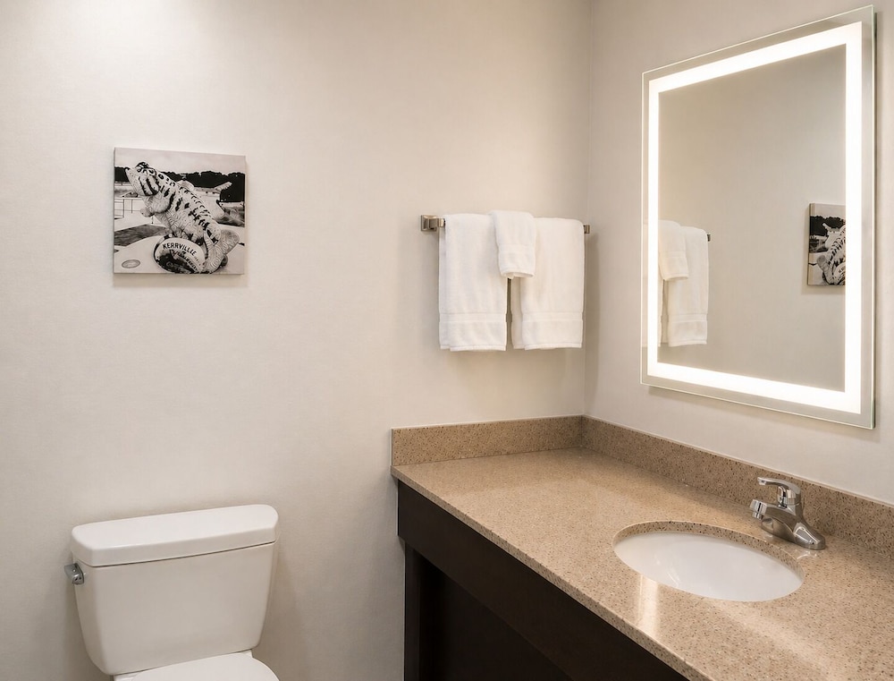 La Quinta Inn & Suites by Wyndham Kerrville 60/61