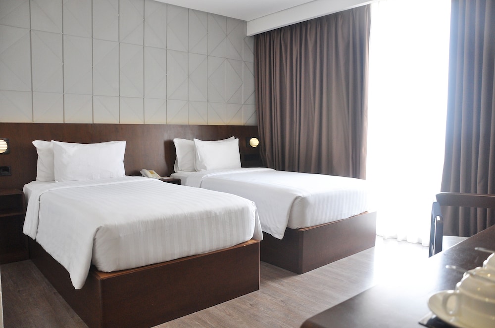 Golden Tulip Pontianak 14/64