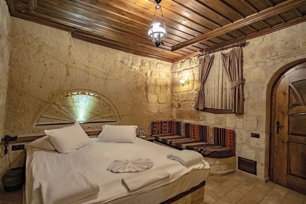 DELUXE, DOUBLE BED