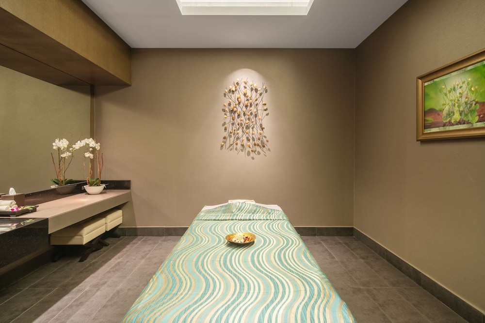 Radisson Collection Muscat, Hormuz Grand 33/70