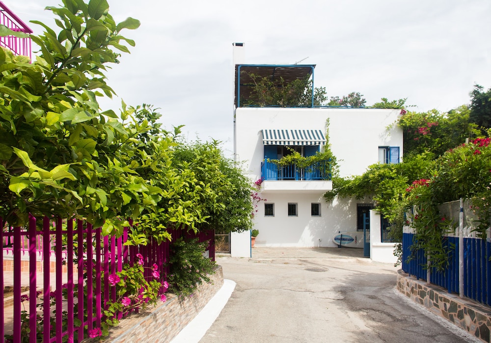 Daphne's Club Hotel Apartments 45/46