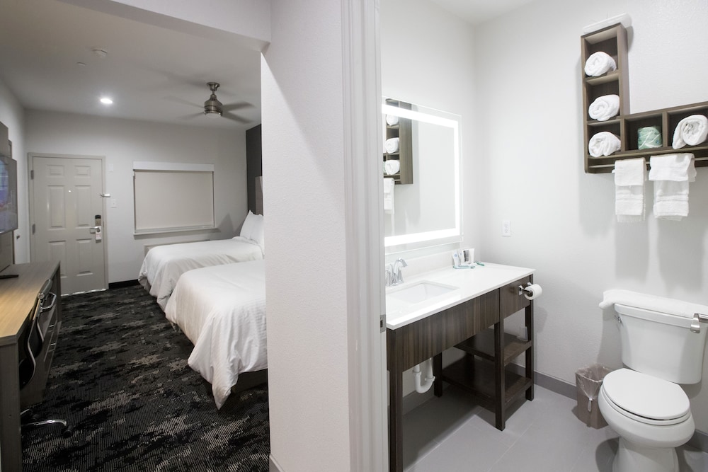 House Hotel 18/25