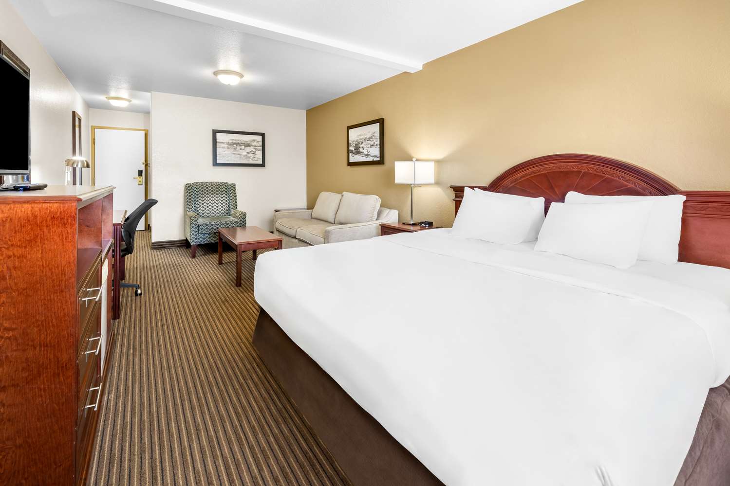 Surestay Plus Hotel By Best Western Drumheller 4/17