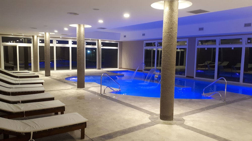 Howard Johnson by Wyndham Escobar Hotel 9/40