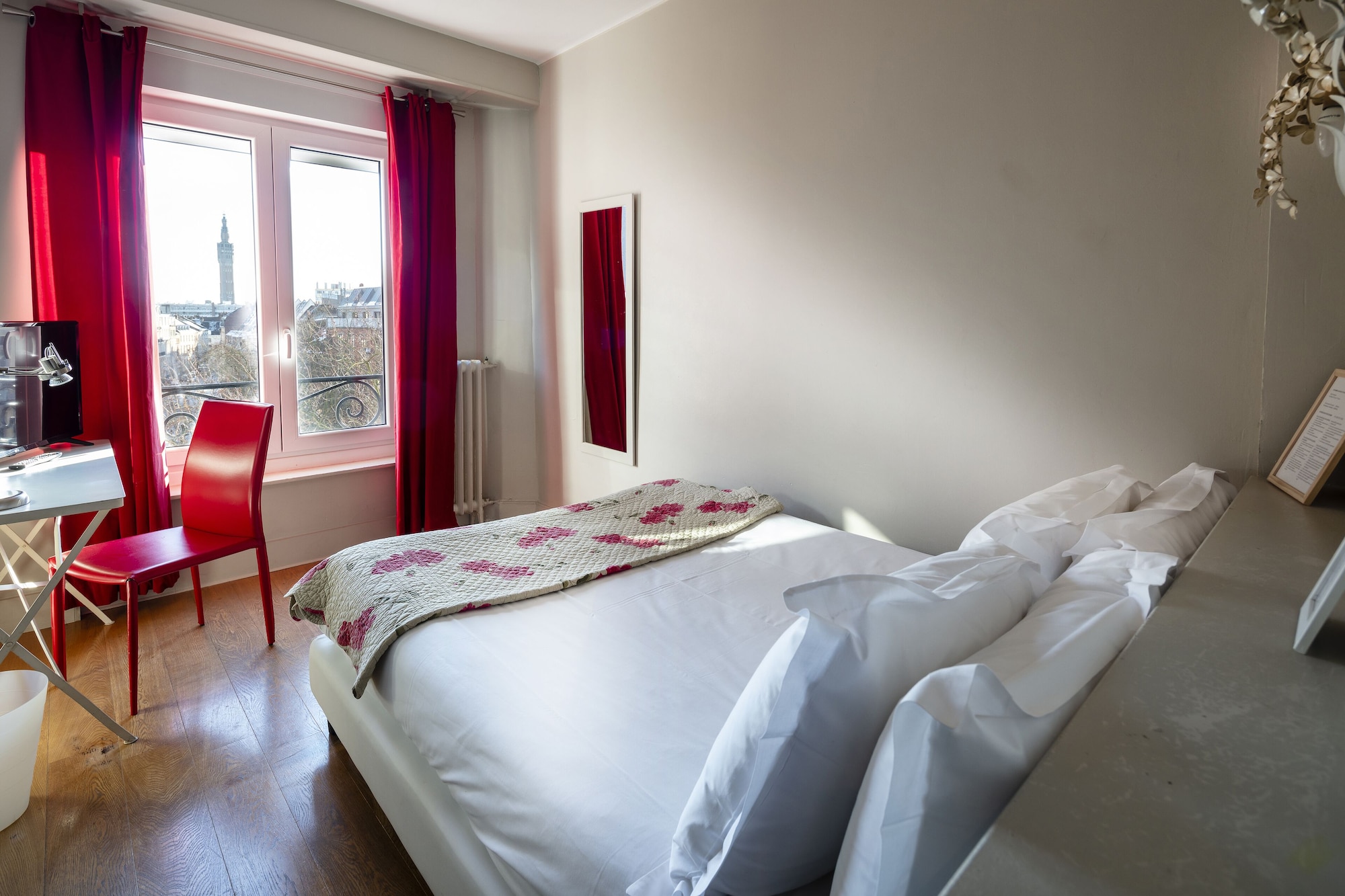 غرفة بسرير مزدوج بحوض استحمام، Hotel Brueghel 9/10