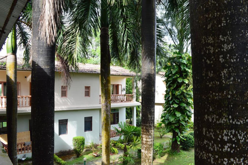 Chitwan Paradise Hotel 33/37