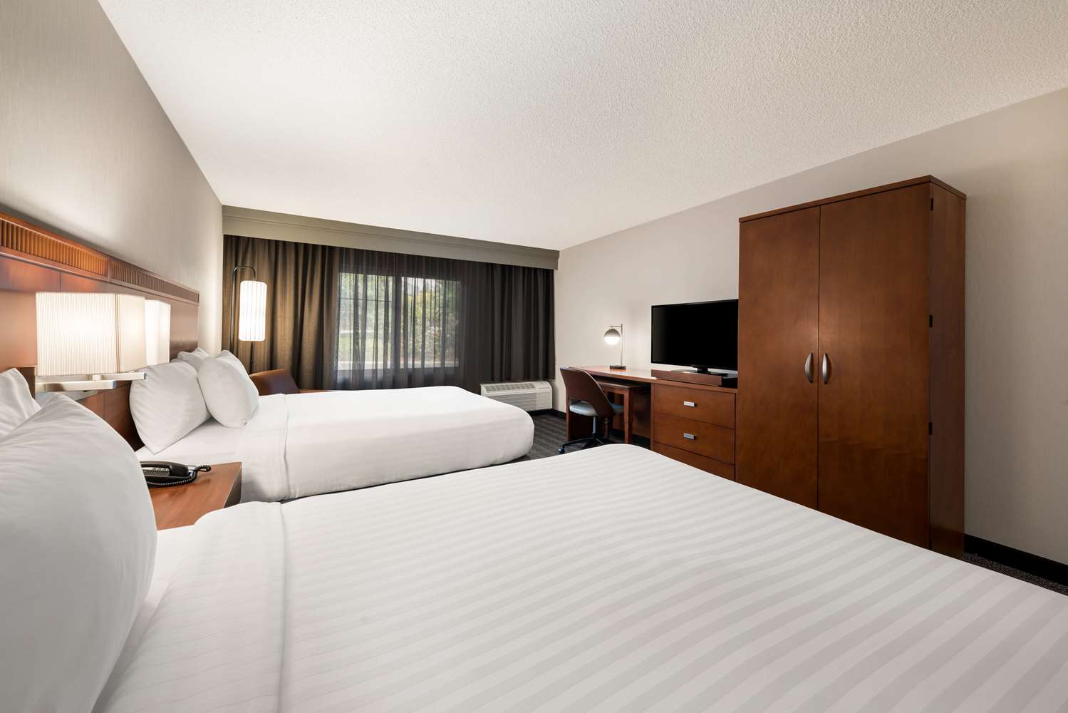 DELUXE, 2 QUEEN BEDS, ACCESSIBLE