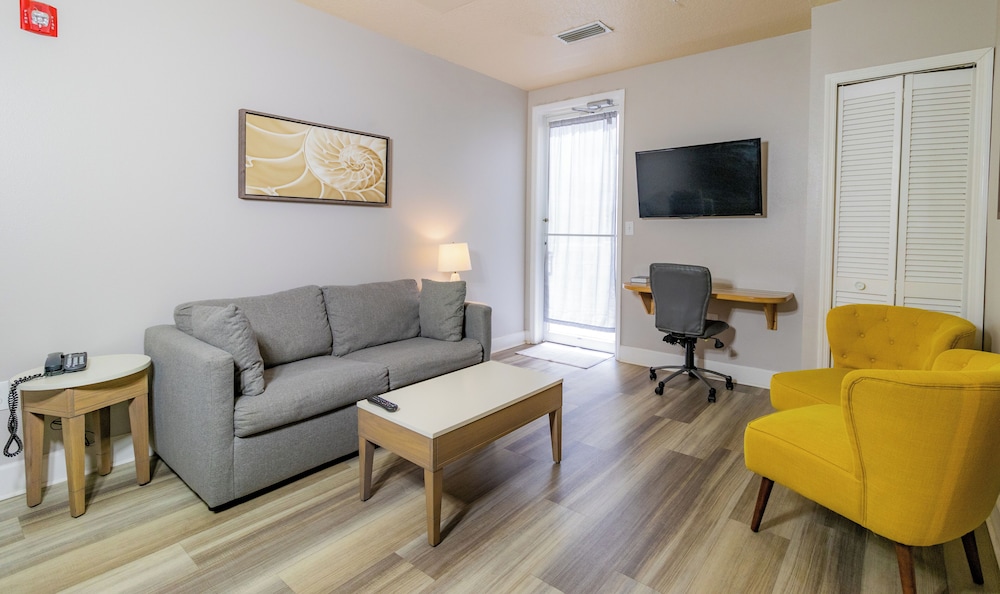 Seaside Amelia Inn 44/64
