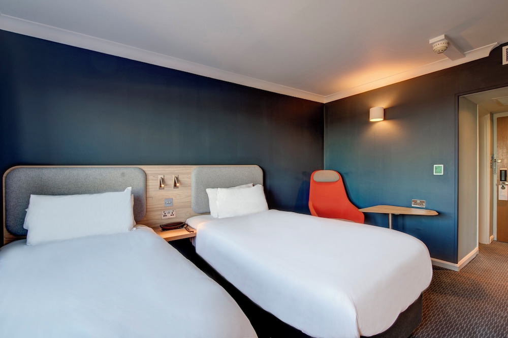 غرفة قياسية بسريرين منفصلين، Holiday Inn Express Edinburgh City West 3/5