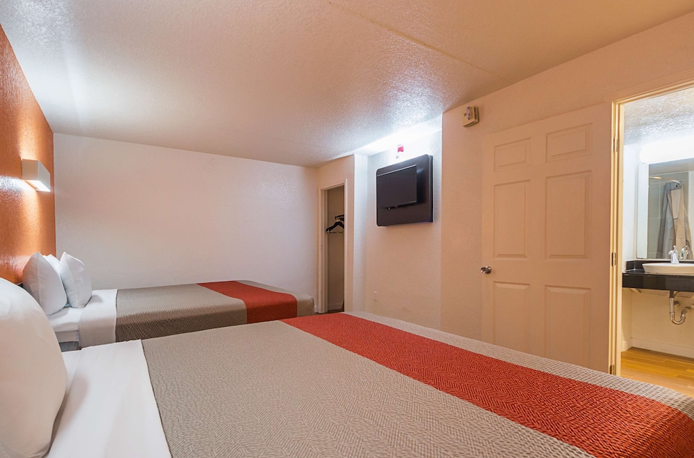 Motel6 Garland, TX - Northeast Dallas 21/43
