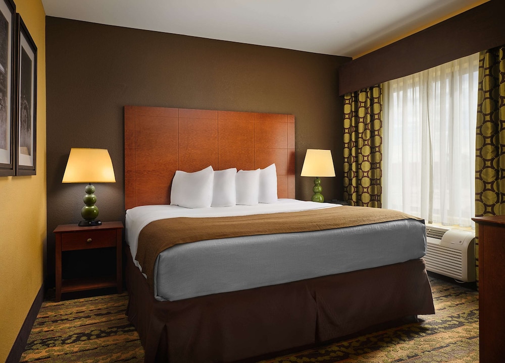 Best Western Plus Tupelo Inn Suites 18/45