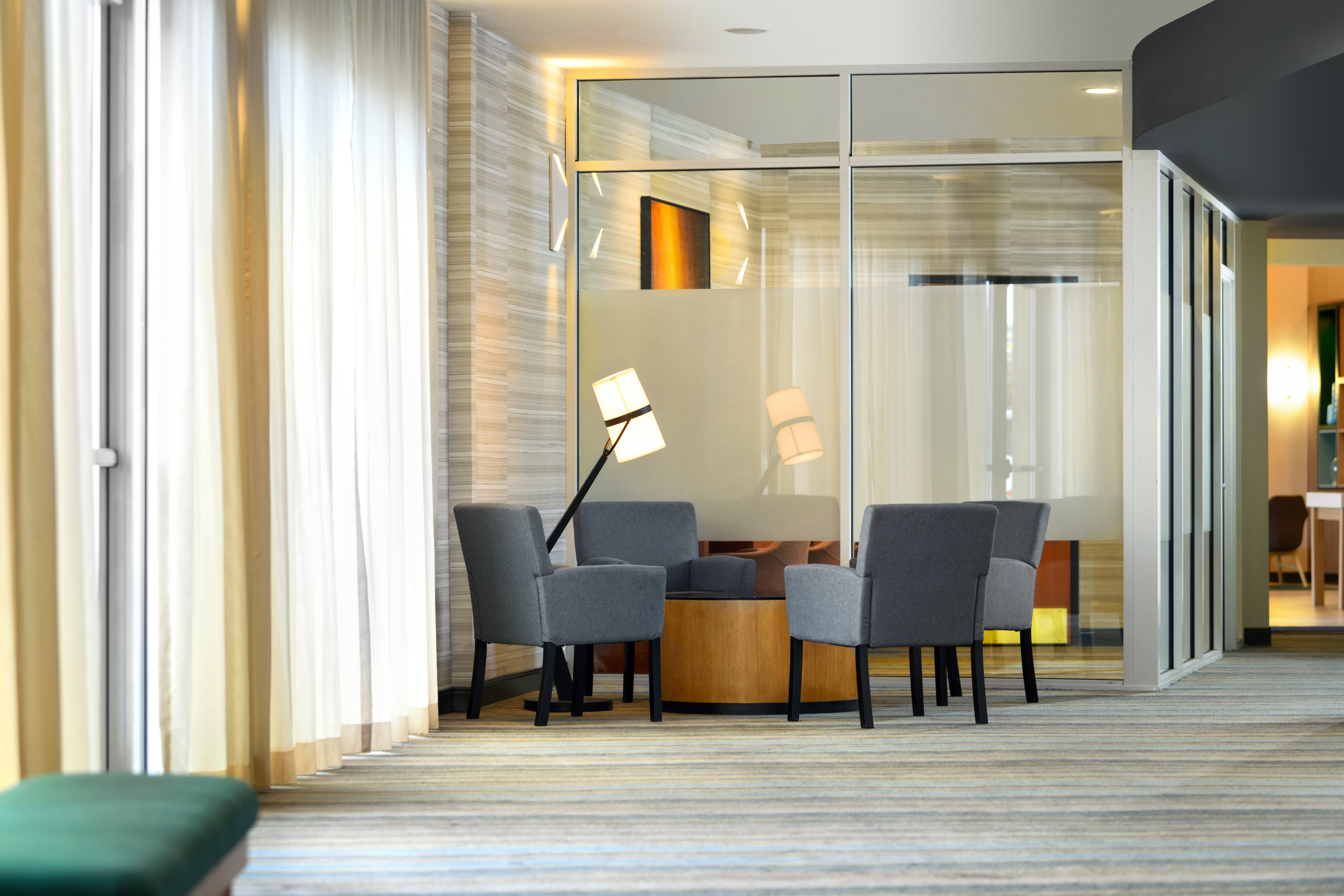 Holiday Inn Hotel Suites Oakland Airport 47/77
