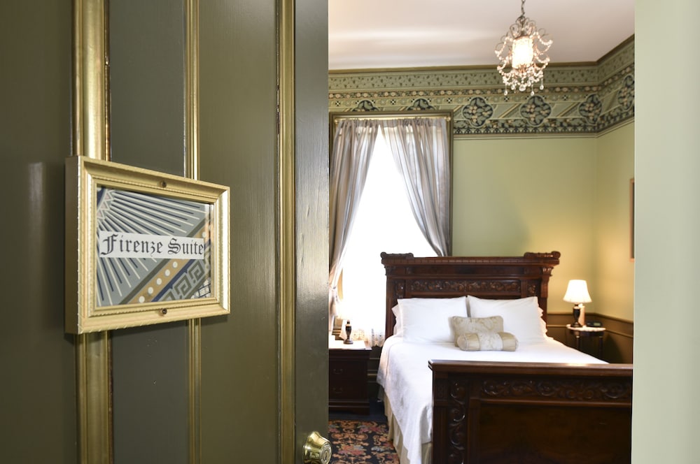 MASTER, SUITE, KING BED