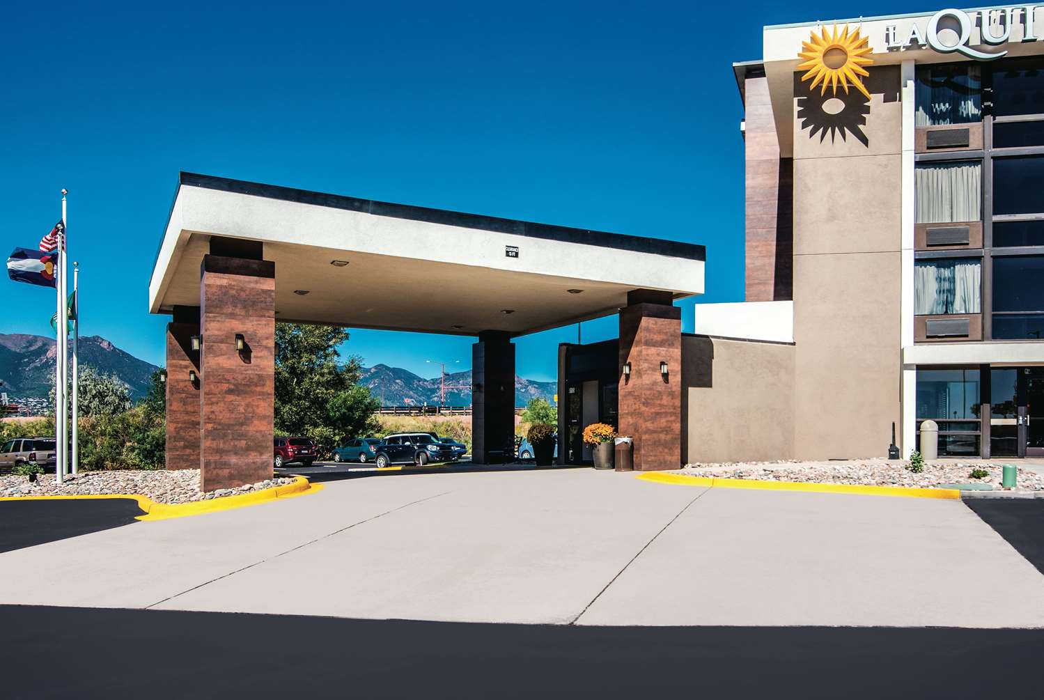 La Quinta Inn and Suites by Wyndham Colorado Springs North 18/18