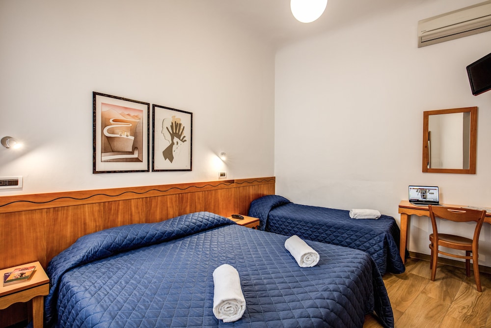 ROOM, TRIPLE