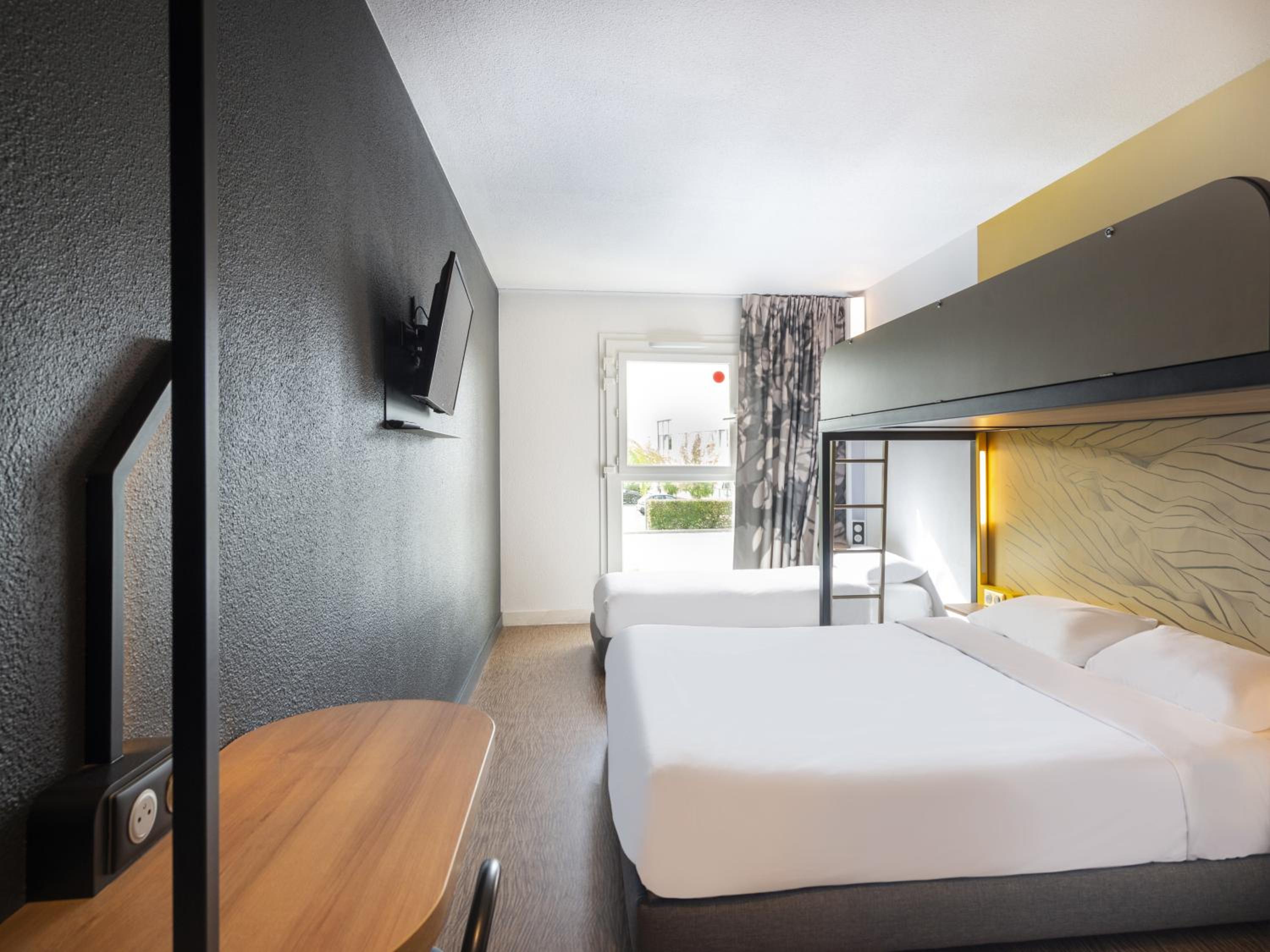 Room, Quadruple, 1 Double and 2 Bunk Beds