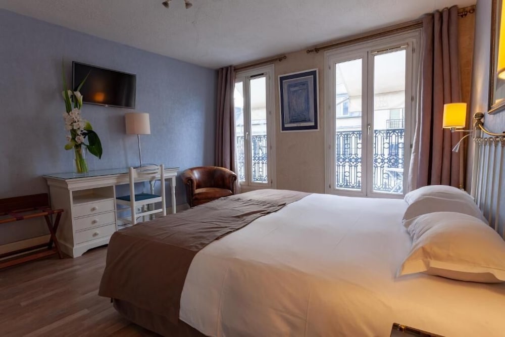 DELUXE, DOUBLE OR TWIN BED