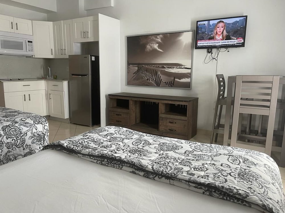 Ocean Front Casablanca Studios with FULL KITCHENS & Beach access By BL Rentals 24/50