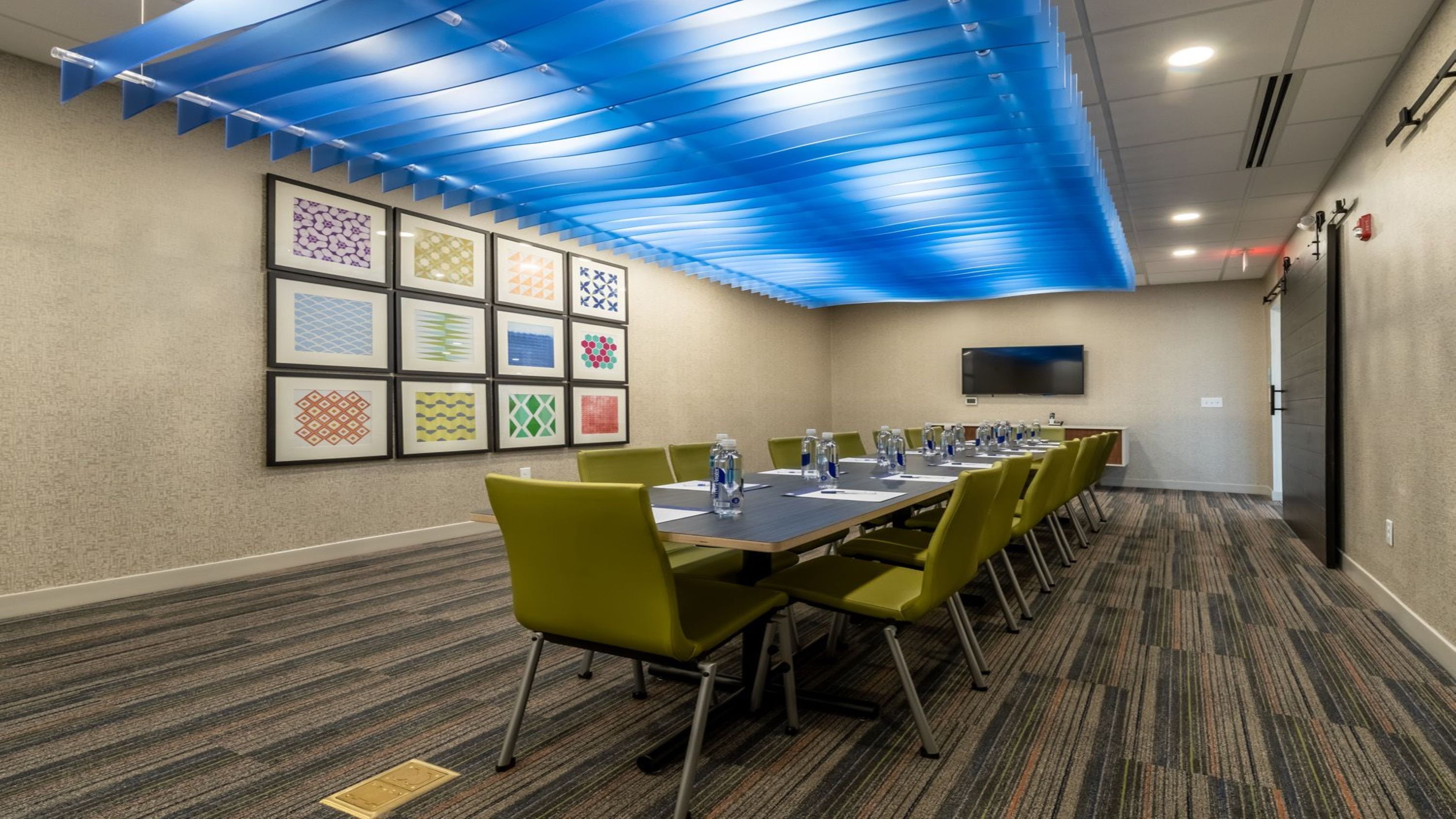 Holiday Inn Express Suites Marion 55/59